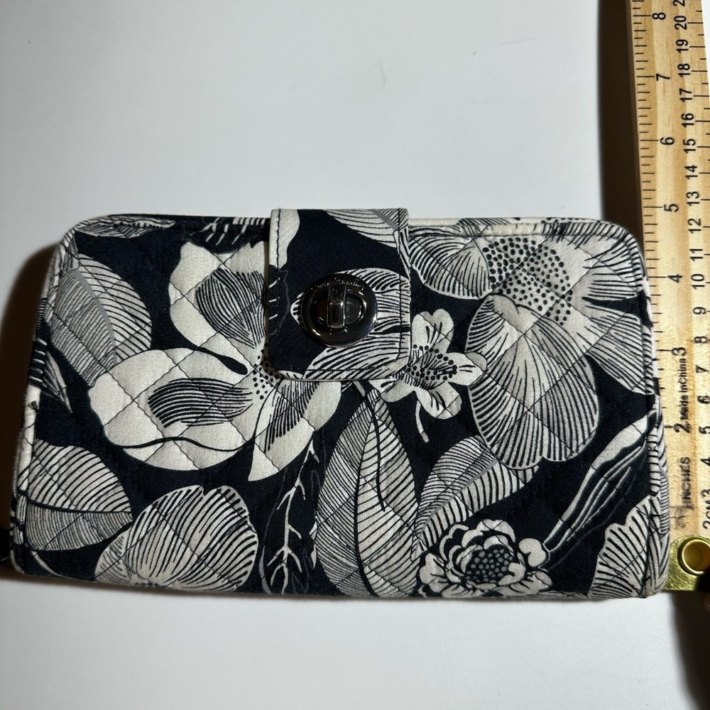 Vera Bradley Turn Lock Wallet Black White Floral Quilted Full Wallet - Picture 8 of 8